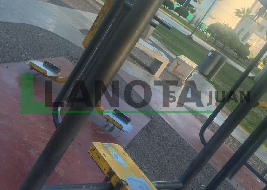Indignación en el Parque de Mayo: se robaron las pesas de la plaza saludable y destrozaron los equipos