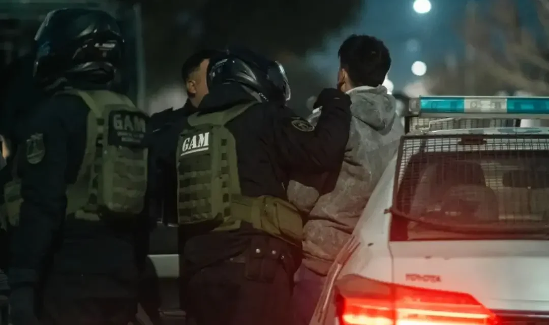 Amenazó de muerte a su madre y atacó a policías: Recibió tres años de prisión