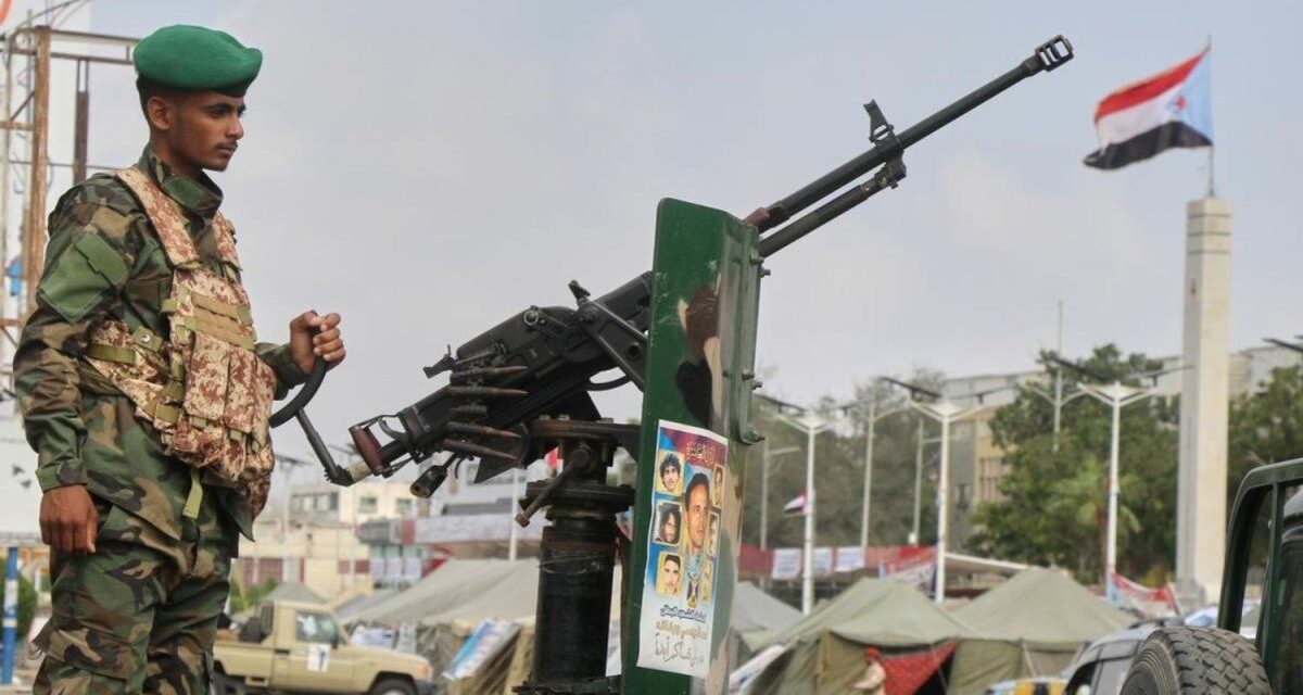 Arabia Saudita bombardea Yemen mientras los hutíes responden con ataques