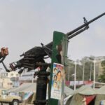 Arabia Saudita bombardea Yemen mientras los hutíes responden con ataques