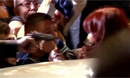 Dirigentes peronistas y aliados firmaron una declaración conjunta contra la eliminación del adversario