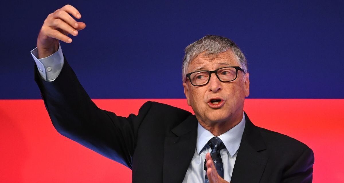 Según Bill Gates, la inteligencia artificial podría desatar una catástrofe con miles de millones de muertos