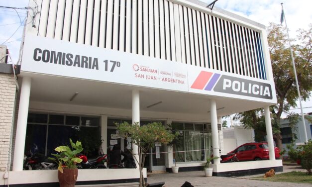 Un policía quedó detenido tras robarle la tarjeta a un compañero y usarla para hacer compras