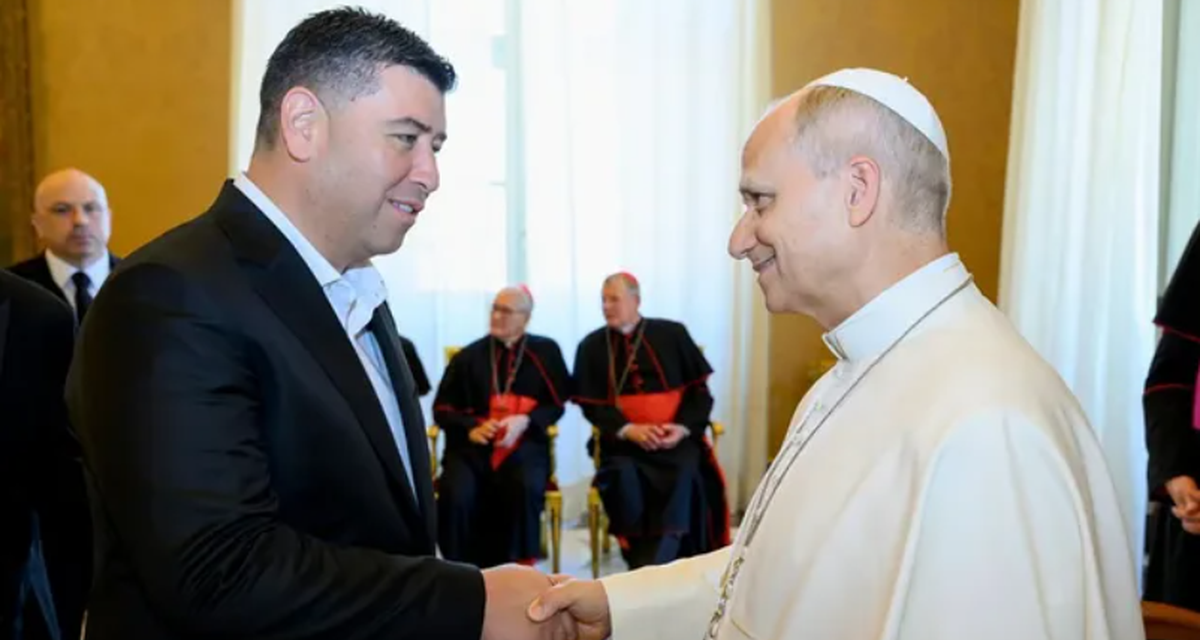 La CGT muestra foto con León XIV en el Vaticano y se ilusiona con un encuentro en Argentina