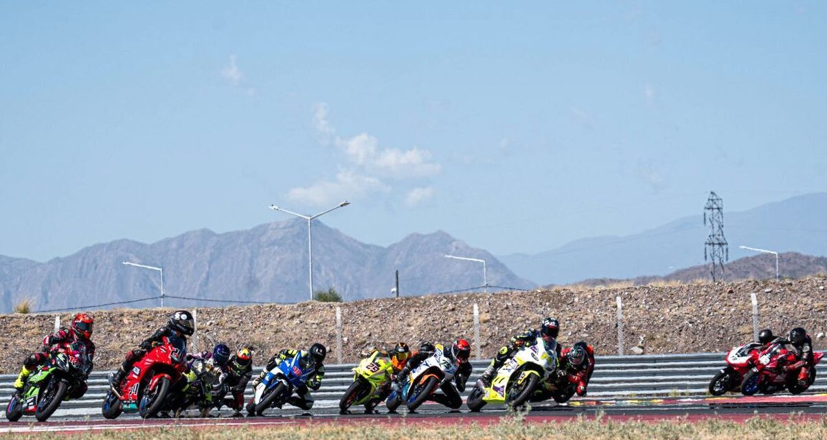 Mateo Bongiovanni va por la gloria en casa en un fin de semana histórico para el motociclismo