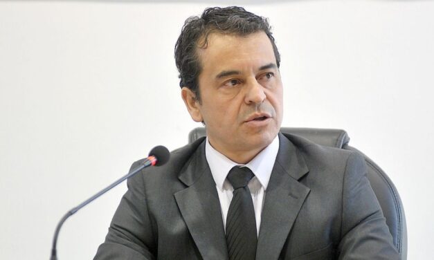 Juez pampeano acusado de maltrato laboral podrá volver a su cargo: rechazaron destituirlo