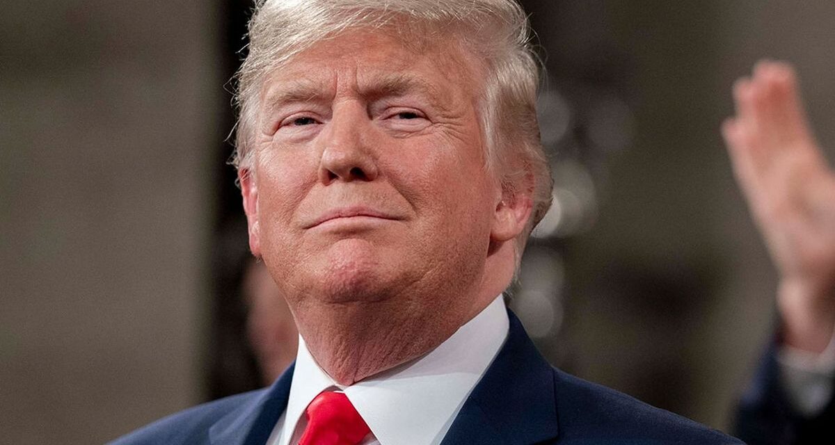 Su aprobación cae al 39% y los demócratas aventajan a los republicanos