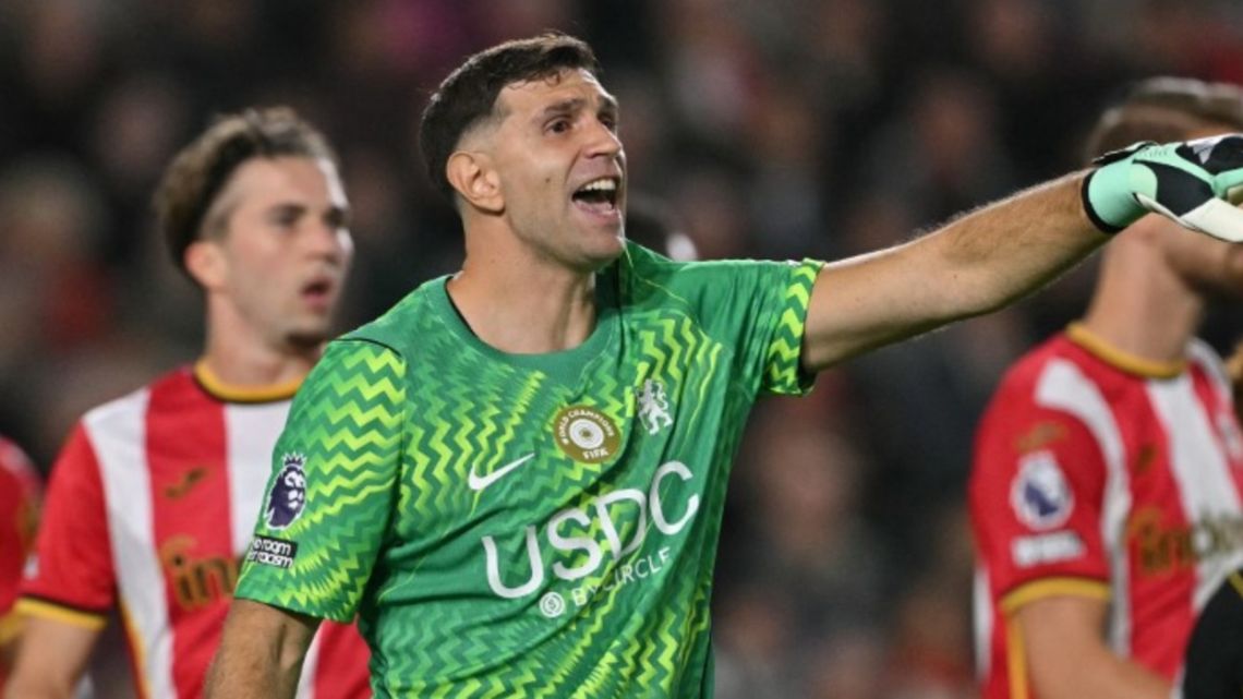 Brentoford vs Chelsea: durísima caída «Blue» y los preocupantes números que atormentan al Dibu Martínez