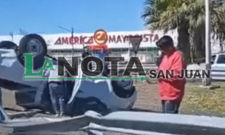 ÚLTIMO MOMENTO: impresionante vuelco frente a Café América en Santa Lucía