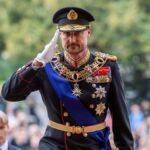 Haakon VIII juró como rey de Noruega sin la reina Mette Marit a su lado