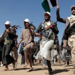 La escalada en Yemen ya desplazó a más de 100.000 personas mientras los hutíes profundizan su avance