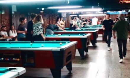 Fue al pool, amenazó al dueño y terminó detenido tras destrozar un móvil policial