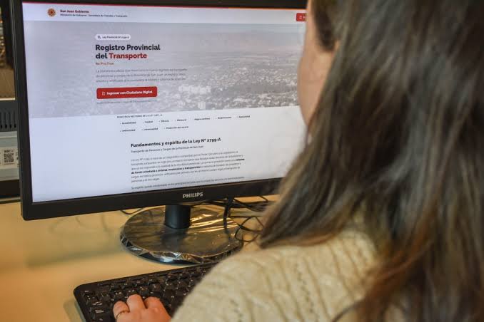 Choferes cuestionan los requisitos del REPROTRAN: “La ley es muy bonita, pero deja afuera a muchos trabajadores”