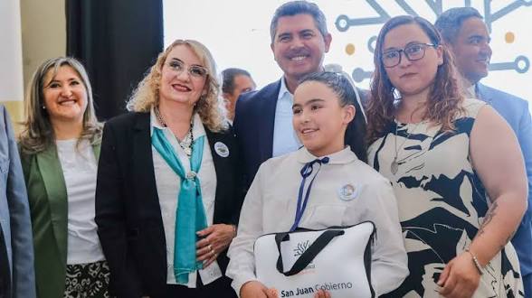 Capital concentra hoy la entrega de 2.512 computadoras a estudiantes de segundo año