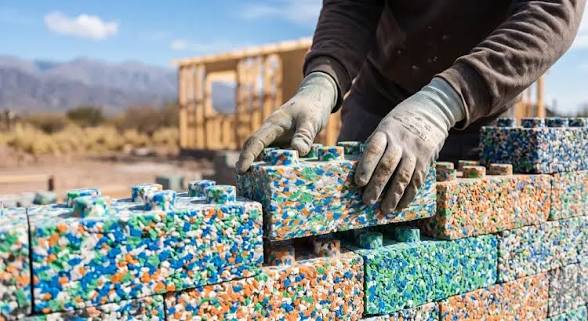 Del plástico recuperado a las plazas: el reciclaje que empieza en casa y termina en la Ciudad