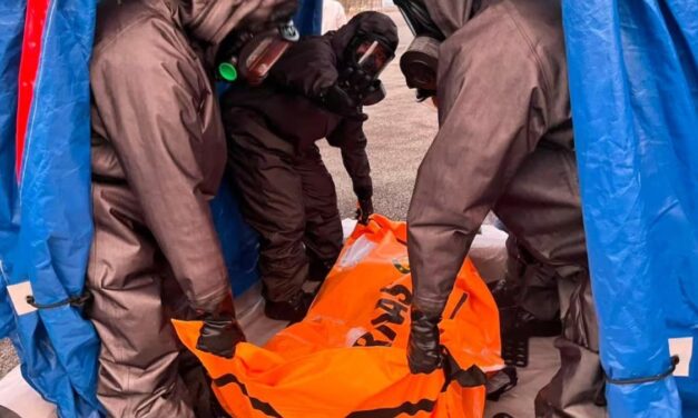 Naufragio de un ferry en Indonesia deja 64 muertos y decenas de desaparecidos
