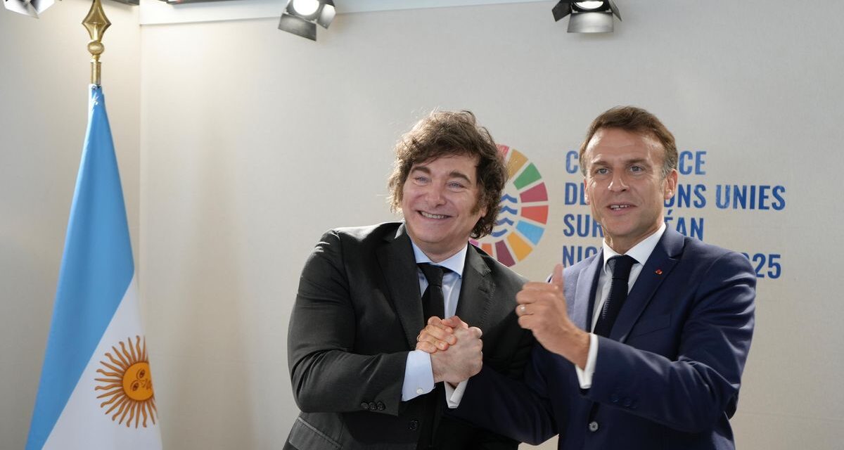 Javier Milei viaja a París para reunirse con Emmanuel Macron y buscar inversiones