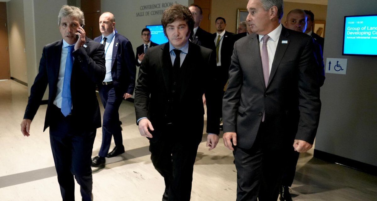 Javier Milei regresa de Nueva York sin la foto con Donald Trump y pone la mira en París