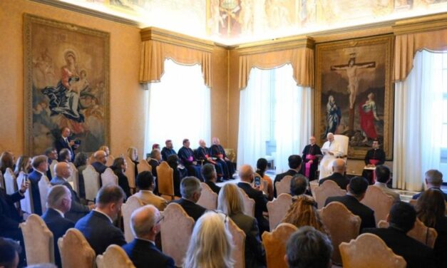 Antes de visitar la Argentina, el Papa León XIV recibió a un sindicalista cercano al Gobierno