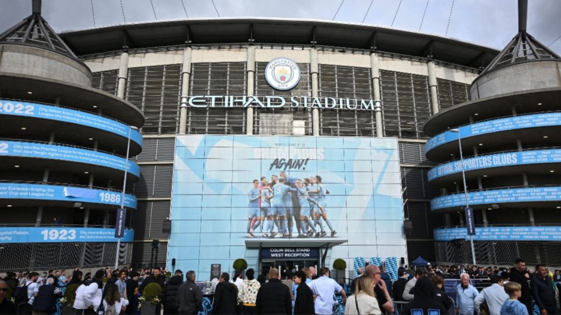 Manchester City fue considerado culpable de 114 infracciones financieras y enfrenta históricas sanciones