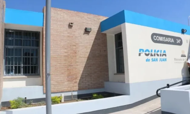 Una policía embarazada de seis meses fue baleada dentro de una comisaría