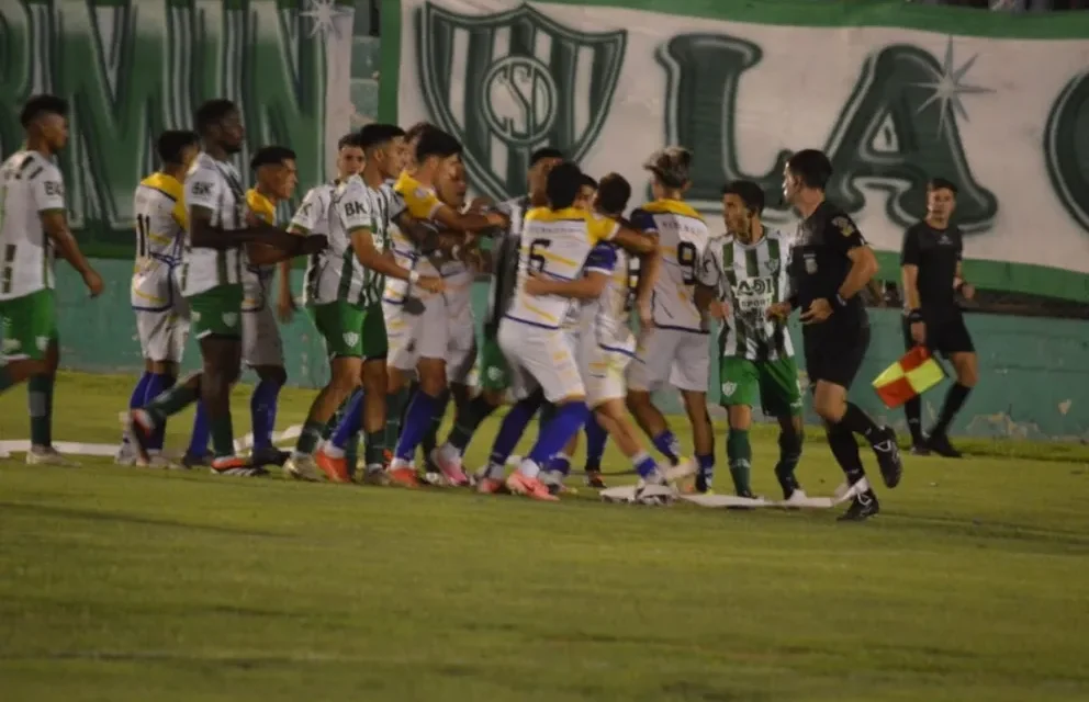 La violencia le ganó a las canchas y el regreso de los visitantes todavía parece lejano