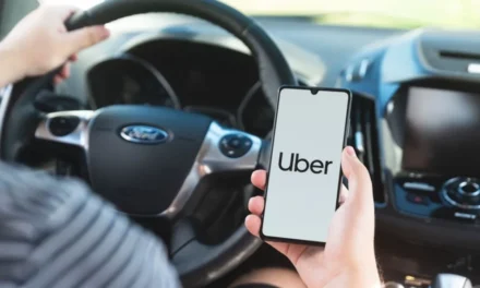 Tomó un Uber, amenazó a la conductora y le robó el celular