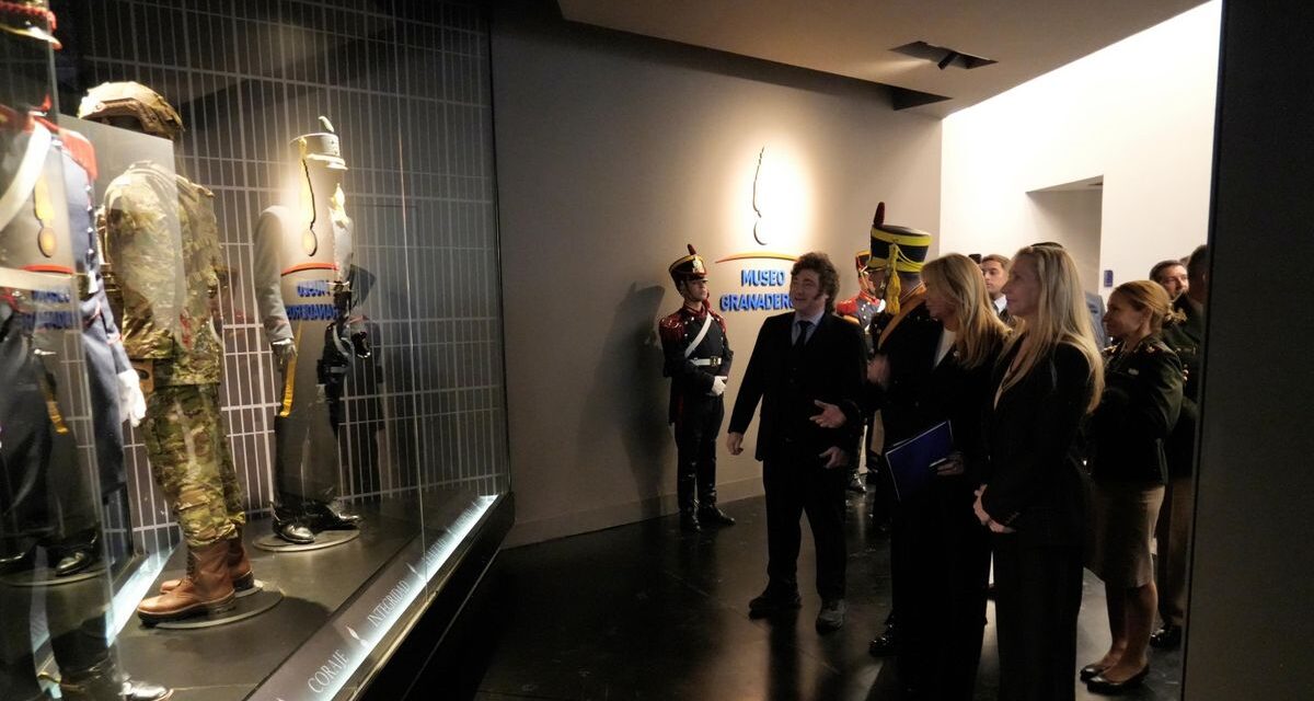 Javier Milei inauguró el nuevo Museo Interactivo de Granaderos a Caballo General San Martín