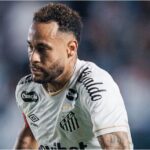 La furia de Neymar tras la eliminación del Santos: dura crítica al canchero y alarma por su lesión