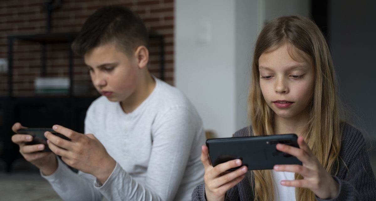 El exjefe de seguridad de Google advirtió que la IA podría dañar a los niños más que las redes sociales