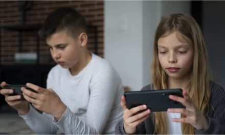 El exjefe de seguridad de Google advirtió que la IA podría dañar a los niños más que las redes sociales