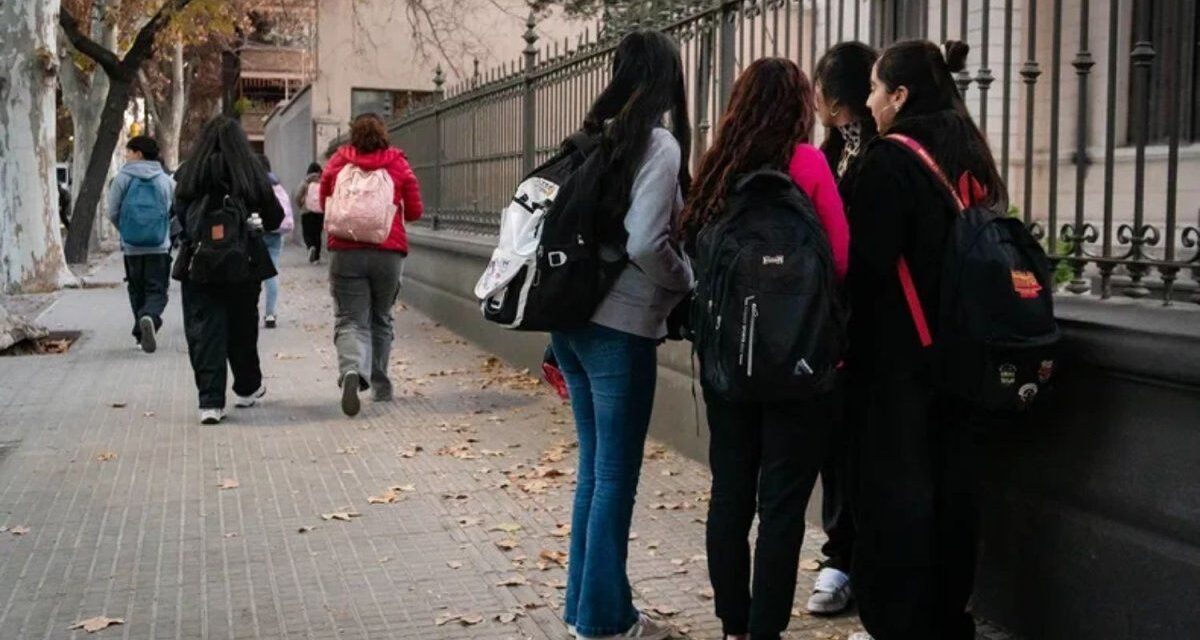 El Gobierno pondrá en marcha un plan de salud mental para adolescentes en las escuelas