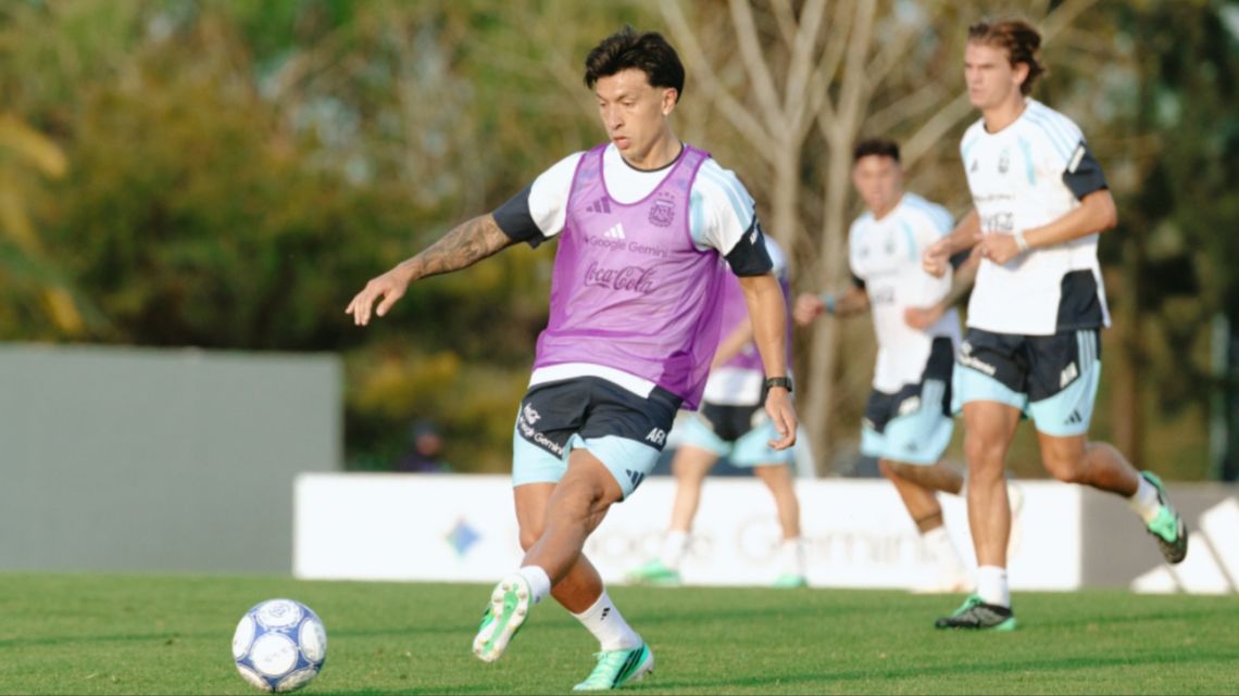 Scaloni define el equipo: Argentina se entrenó en Ezeiza con la mira puesta en Bolivia
