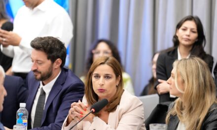 Una dirigente radical y actual funcionaria de Javier Milei disfrazó de cucarachas a todo el peronismo