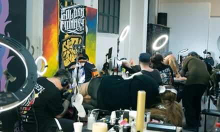 Arte que se tatúa, música que vibra: una noche cultural en el Conte Grand
