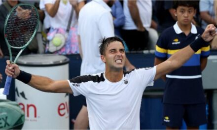 Tomás Etcheverry venció a Mariano Navone y clasificó a octavos de final del US Open