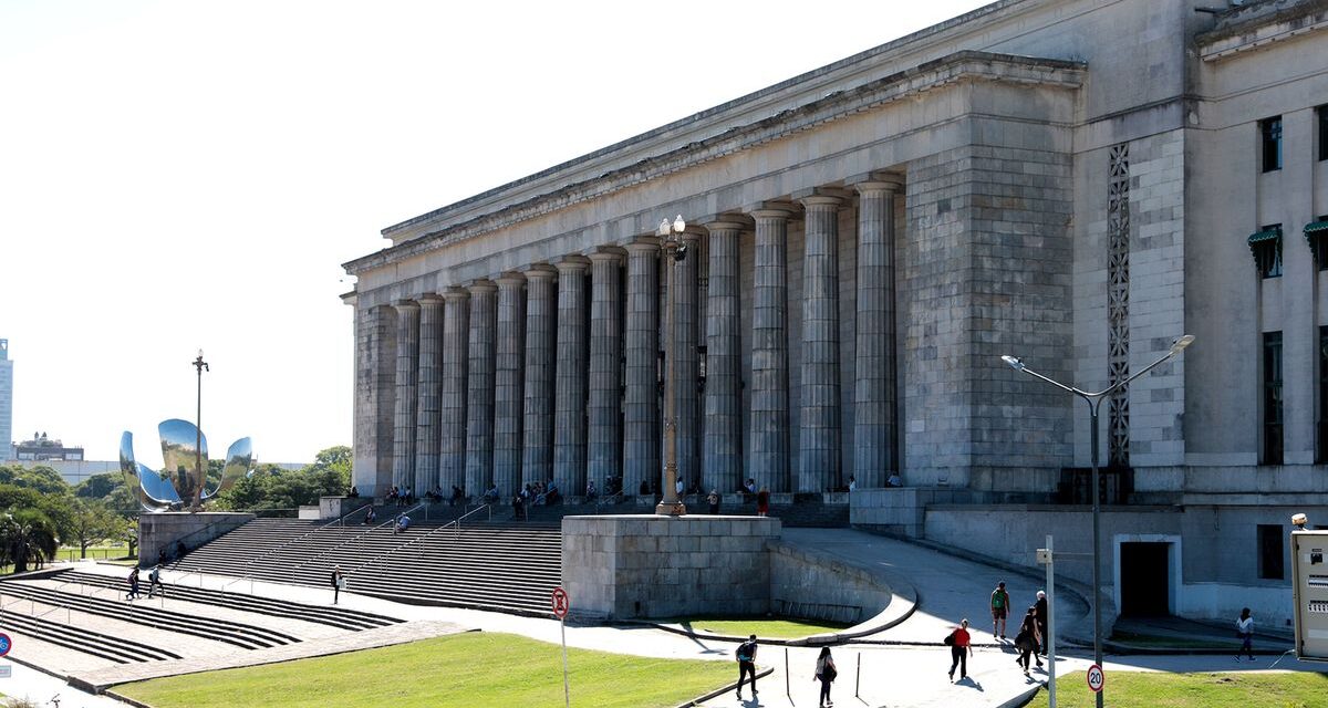 Cumplan la ley y transfieran los fondos a las universidades