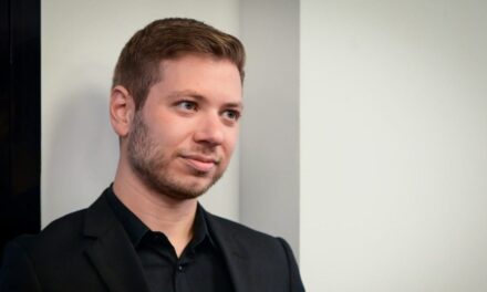 El hijo de Benjamin Netanyahu respaldó el reclamo argentino por Malvinas