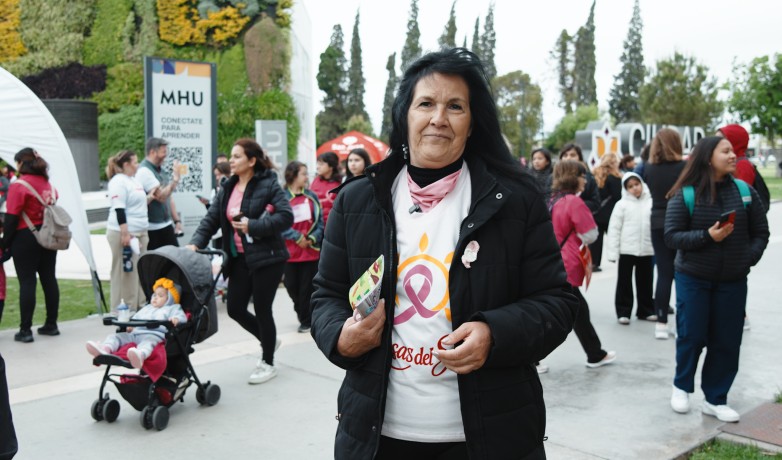 “El miedo paraliza”: Hace 33 años lucha contra el cáncer y hoy alienta a otras mujeres a seguir adelante
