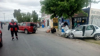 Violento choque en Chimbas: un hombre y su hijo de 6 años terminaron en el hospital