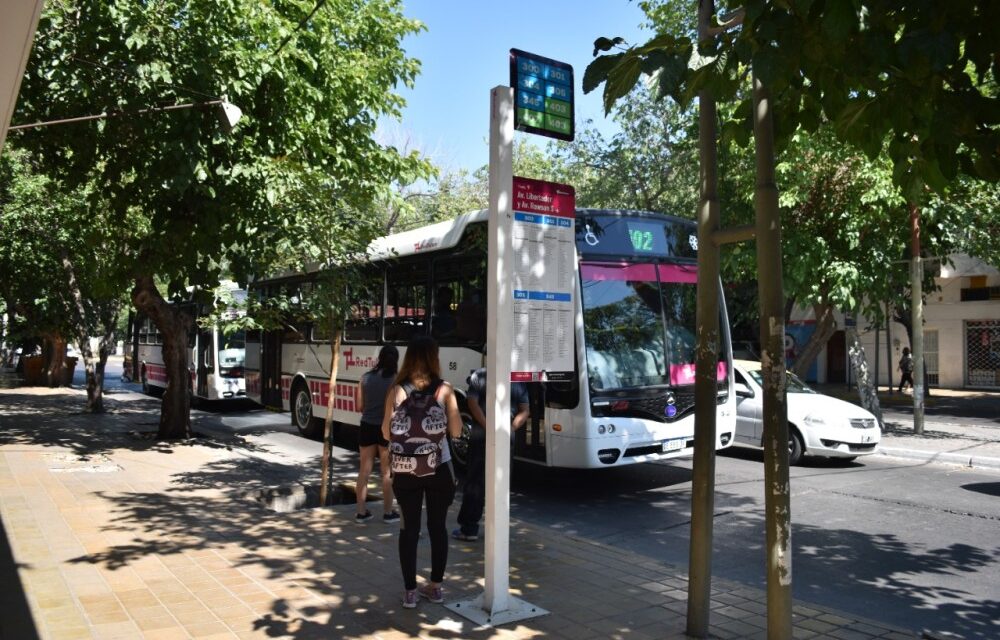 Robos en paradas de colectivos: los puntos donde la Policía reforzó los operativos