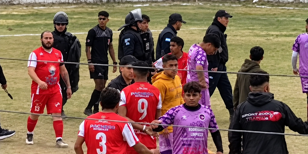 Escándalo en el fútbol local: suspendieron por un año a un jugador y un masajista tras una violenta gresca