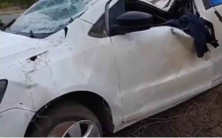 Violento vuelco cerca de Chepes: Dos personas sobrevivieron tras despistar en la Ruta 141