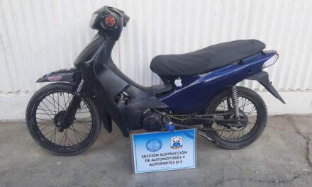 Circulaba en una moto sin patente por Pocito y descubrieron que tenía la numeración adulterada