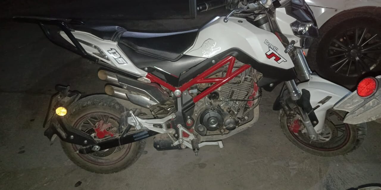 Recuperaron una moto robada a punta de pistola y detuvieron a un joven en Rawson