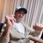 El Dibu Martínez mostró cómo le quedó la mano tras la lesión con la que tuvo que atajar durante el Mundial