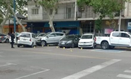 Violento choque en pleno centro dejó varios vehículos destruidos