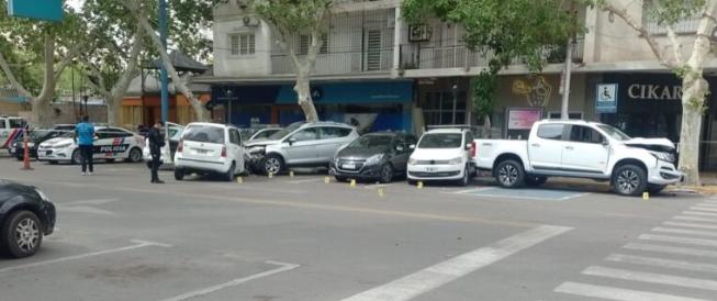 Violento choque en pleno centro dejó varios vehículos destruidos
