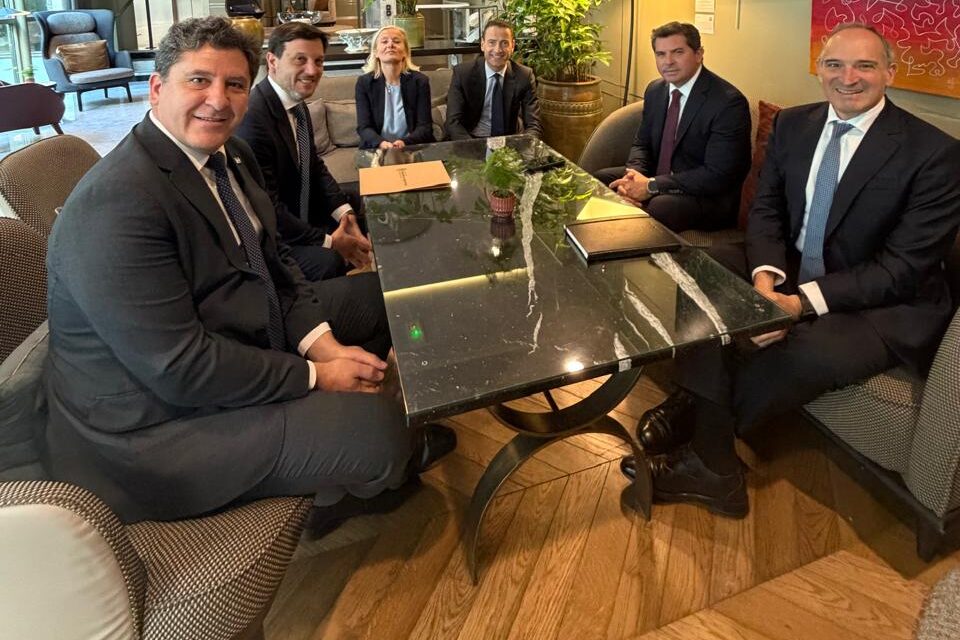 Orrego llevó la minería sanjuanina a París y habló de inversiones por más de US$35.000 millones
