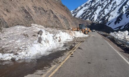 Una fuerte tormenta de nieve obligó a suspender los trabajos en Agua Negra